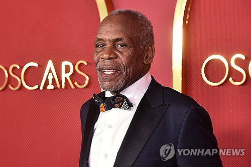 79세 대니 글로버, 알츠하이머 고백… 「리셀 웨폰」 영웅의 용기