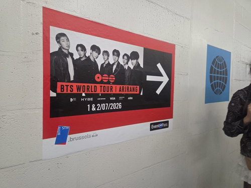 유럽 심장 브뤼셀, BTS 첫 공연에 '아리랑' 떼창…6만 5천 아미 열광