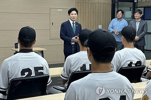 '스타벅스' 파문, K-스포츠 뒤흔든 혐오…'무관용 원칙'으로 철퇴 내려야