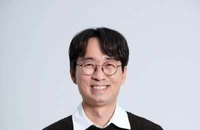 장항준, 새 예능 '시간추적자 설록' 출격… "역사는 질문 던지는 이야기"
