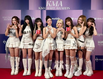 UNIS Achieves Double Crown at 'KMA 2026' with Popular Icon Award