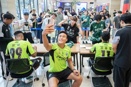 전북현대 슈퍼스타 총출동! 전북은행 JB스퀘어, 팬심으로 '축제'
