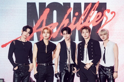 나우즈, '제로 섹시' 선언! 80년대 디스코 '아킬레스'로 K팝 여름 정복 나선다